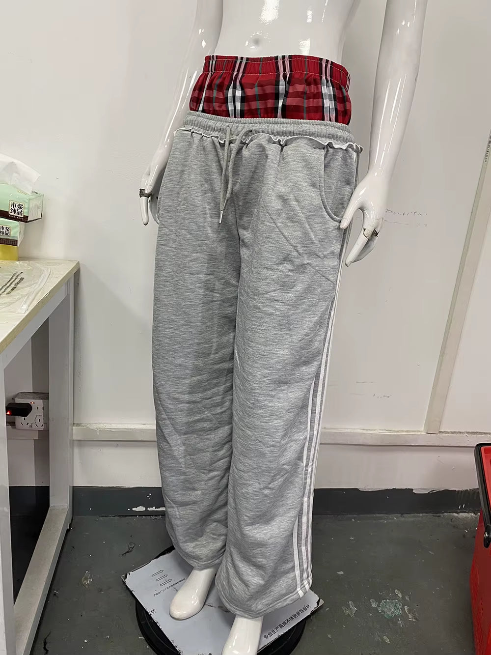 American Retro College Style Loose Fit Two-Piece Set with Double Waist Head Fake Bathroom Pants for Sports Leisure 2026 Fashion